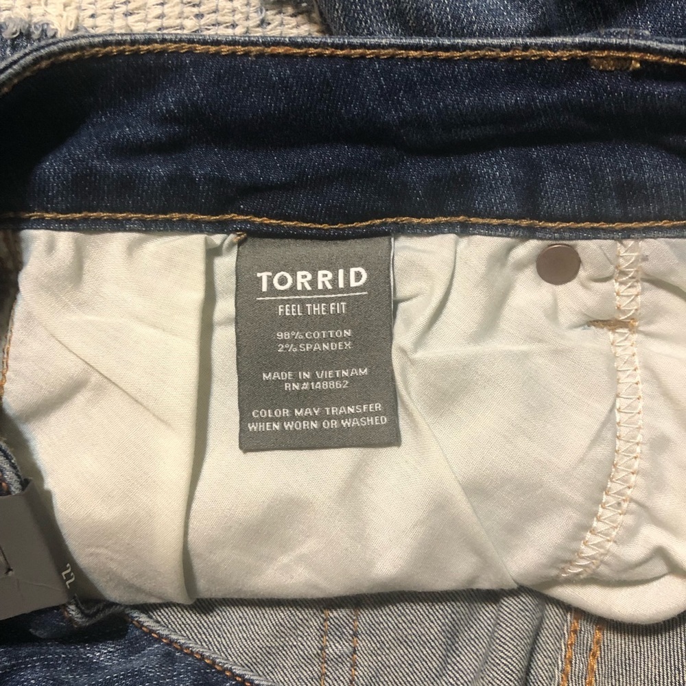 Torrid denim distressed shorts. Size 22 NWT - Picture 11 of 13
